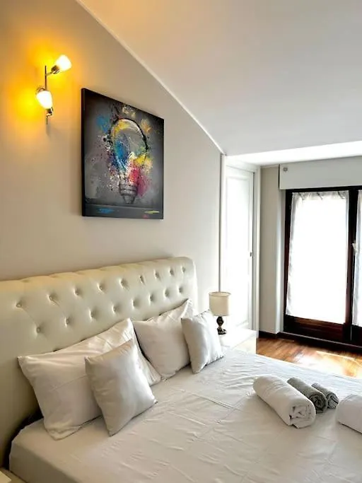 Appartement Moderno E Luminoso Con Terrazzo, M2 Malpensa Train à Milan 0*,  Italie